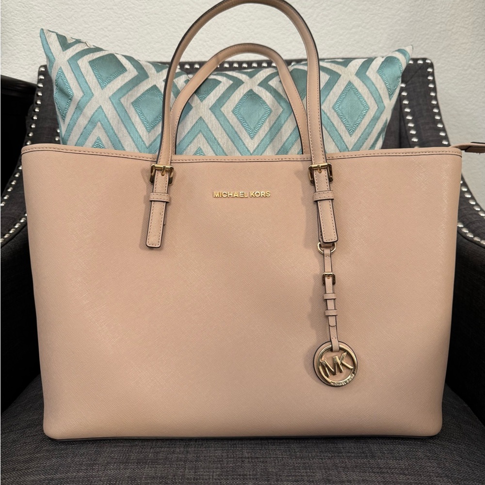 Michael Kors Jet Set Travel Large Saffiano Soft Pink Leather